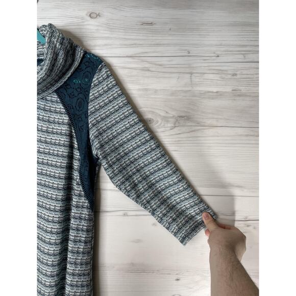 Maurices Shirt Womens 1X Gray Teal Cowl‎ Neck Tunic 3/4 Sleeve Lace Inset Knit - Picture 3 of 10
